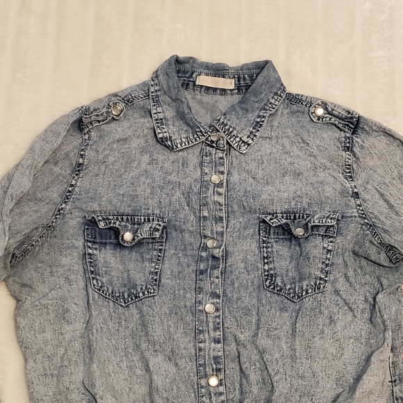 BOGO Free🦋 Ardene Button Down Tie Front Jean Shirt - Picture 3 of 12